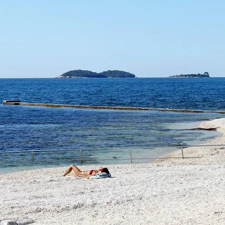 Triple 13591a Konukevi 3*